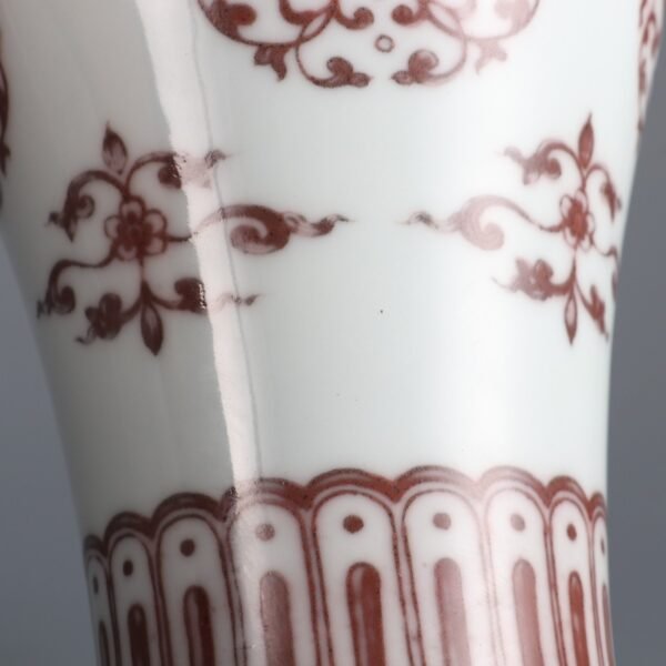Qing Dynasty Qianlong period underglaze red flower pattern plum vase - Image 7