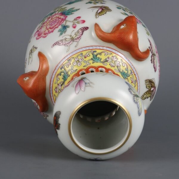 Qing Dynasty Qianlong Period Famille Rose Butterfly Pattern Hollow Sheep Head Vase - Image 7