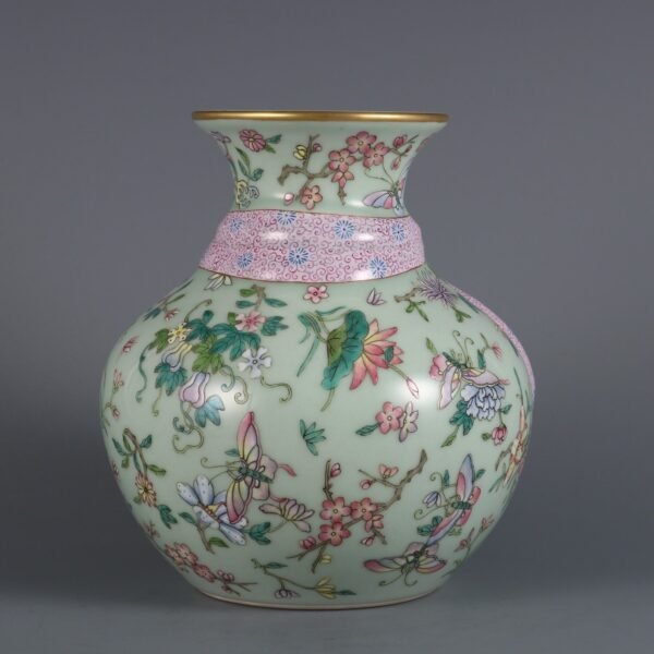 Qing Dynasty Qianlong period bean green glaze with pink butterfly pattern ribbon pomegranate vase - Image 5