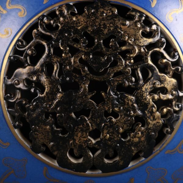 blue glaze and gold-painted passionflower pattern, made in the Qianlong period of the Qing Dynasty - Image 6