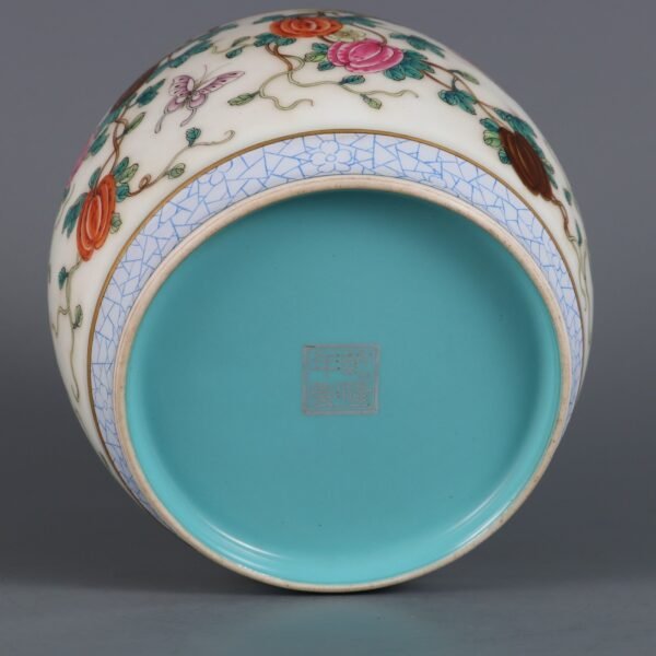Qing Dynasty Qianlong period powder colored melon and butterfly tea can - Image 9
