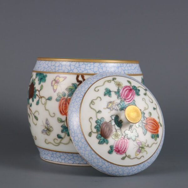 Qing Dynasty Qianlong period powder colored melon and butterfly tea can - Image 4