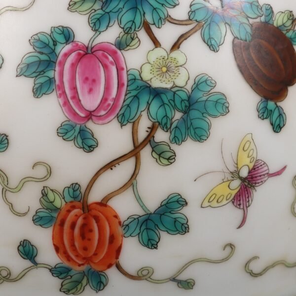 Qing Dynasty Qianlong period powder colored melon and butterfly tea can - Image 8