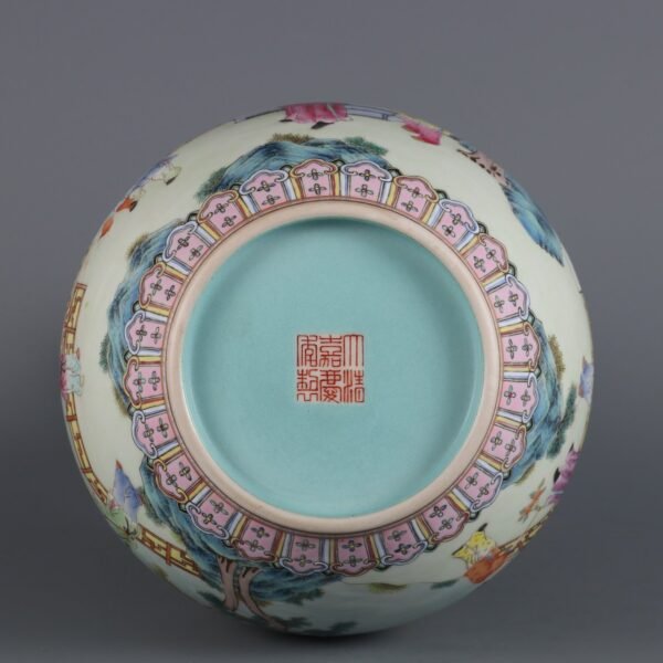 Qing Dynasty Jiaqing period pink enamel children play courtyard double ear vase - Image 9