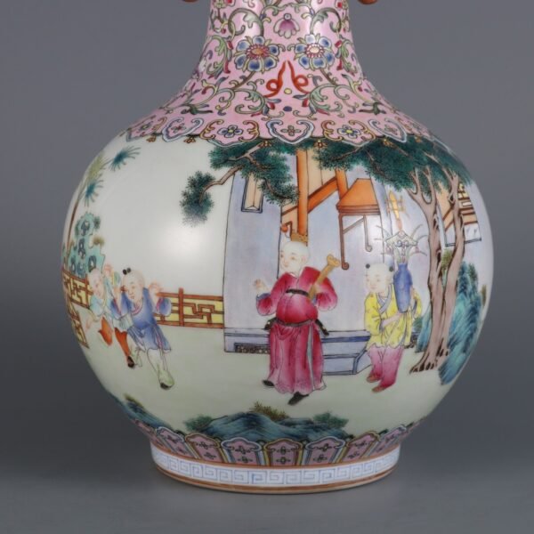 Qing Dynasty Jiaqing period pink enamel children play courtyard double ear vase - Image 4