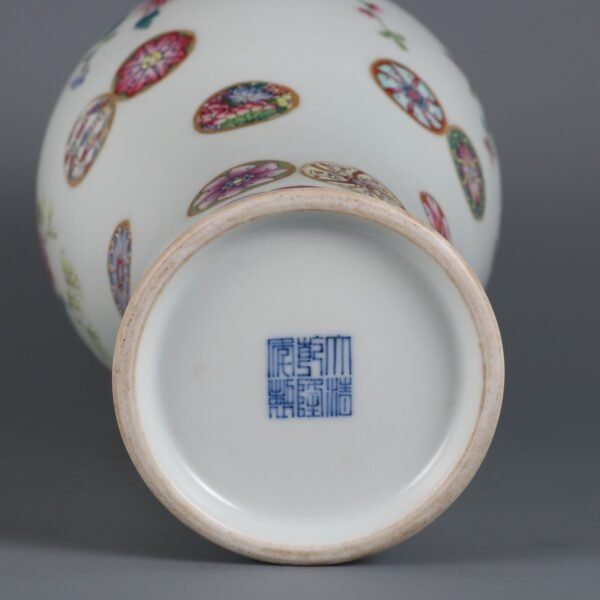 Qing Dynasty Qianlong period pink enamel leather ball flower pattern nectar bottle - Image 10