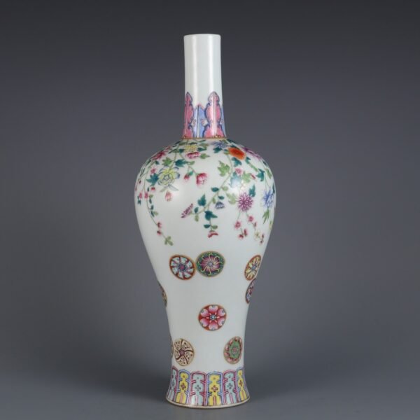 Qing Dynasty Qianlong period pink enamel leather ball flower pattern nectar bottle