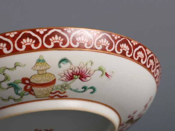 Qing Daoguang Period Famille Rose Eight Treasures Appreciation Plate - Image 7