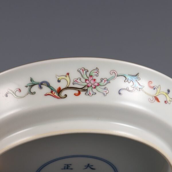 Qing Dynasty Yongzheng Period Famille Rose Sea House Add Silk Plate - Image 9