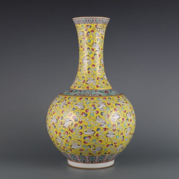 cloud and crane pattern appreciation vase made in the Guangxu period of the Qing Dynasty