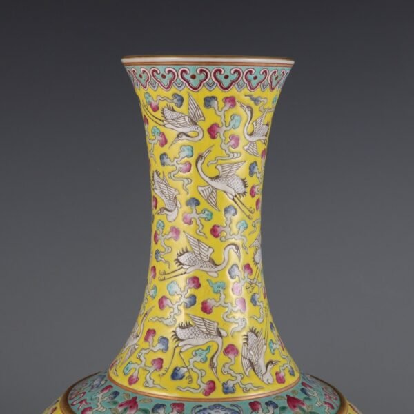 cloud and crane pattern appreciation vase made in the Guangxu period of the Qing Dynasty - Image 4