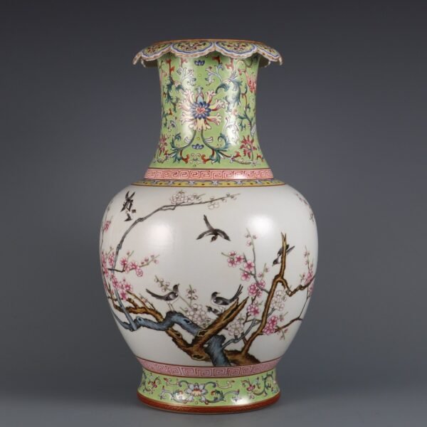 Qing Dynasty Qianlong Period Famille Rose Twelve Happiness Pattern Cloud Mouth Vase - Image 5