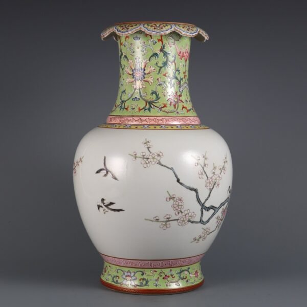 Qing Dynasty Qianlong Period Famille Rose Twelve Happiness Pattern Cloud Mouth Vase - Image 6