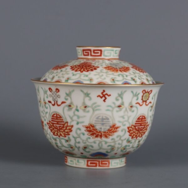 lotus-supported longevity-patterned lidded bowl made in the Daoguang reign of the Qing Dynasty - Image 5