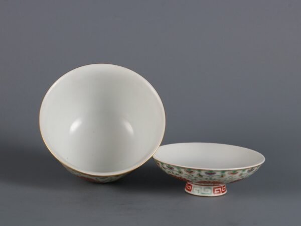 lotus-supported longevity-patterned lidded bowl made in the Daoguang reign of the Qing Dynasty - Image 8