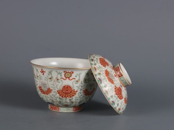 lotus-supported longevity-patterned lidded bowl made in the Daoguang reign of the Qing Dynasty - Image 9
