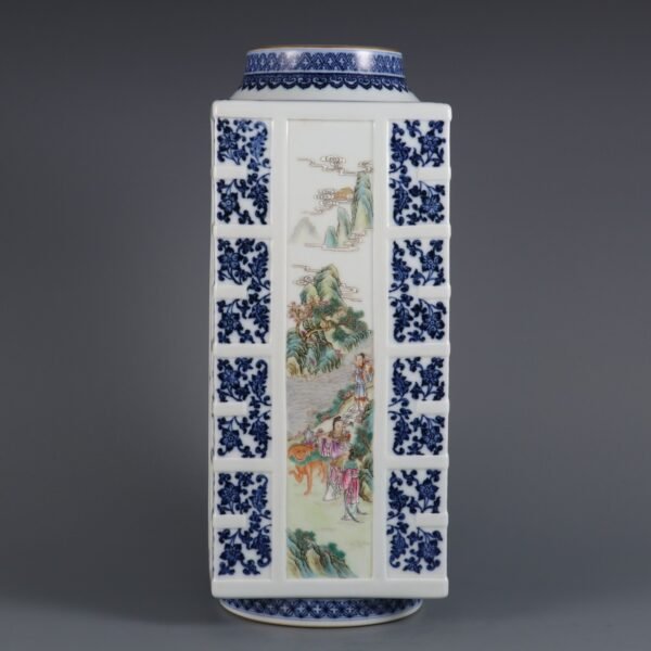 Brown vase with blue and white and pink figures, made in the Qianlong period of the Qing Dynasty - Image 2