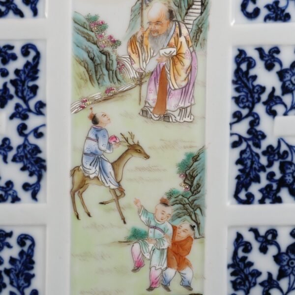 Brown vase with blue and white and pink figures, made in the Qianlong period of the Qing Dynasty - Image 5
