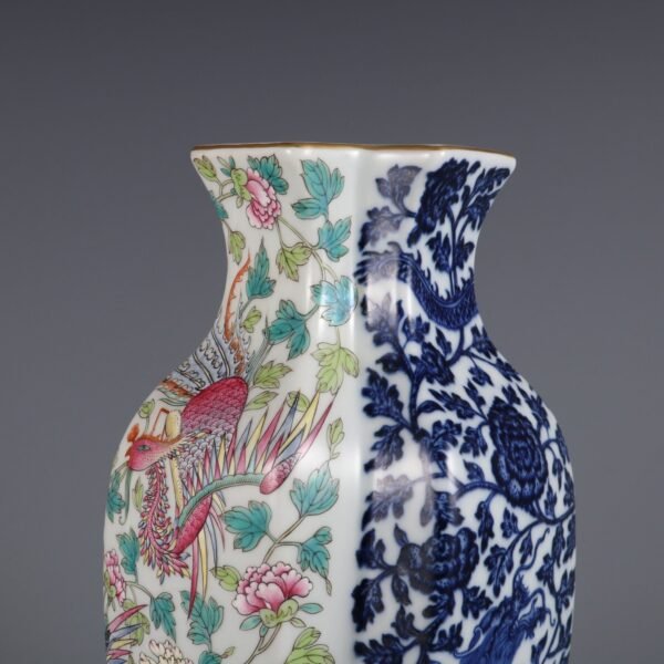 Qing Dynasty Qianlong period blue and white with pink enamel dragon and phoenix square rhombus vase - Image 5