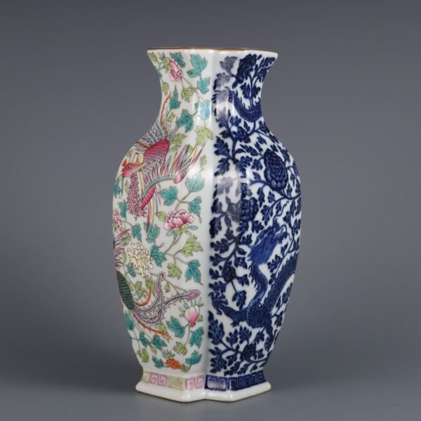 Qing Dynasty Qianlong period blue and white with pink enamel dragon and phoenix square rhombus vase - Image 6