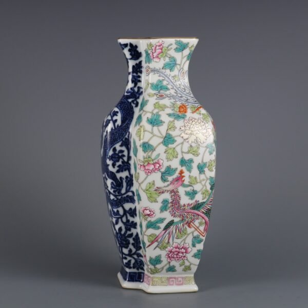 Qing Dynasty Qianlong period blue and white with pink enamel dragon and phoenix square rhombus vase - Image 7