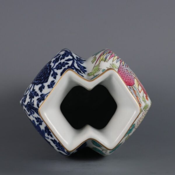 Qing Dynasty Qianlong period blue and white with pink enamel dragon and phoenix square rhombus vase - Image 9