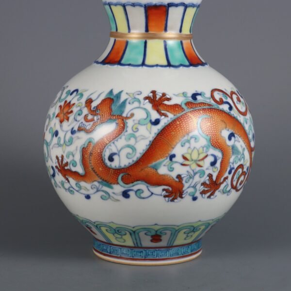 dragon gourd vase made in the Qianlong period of the Qing Dynasty - Image 2