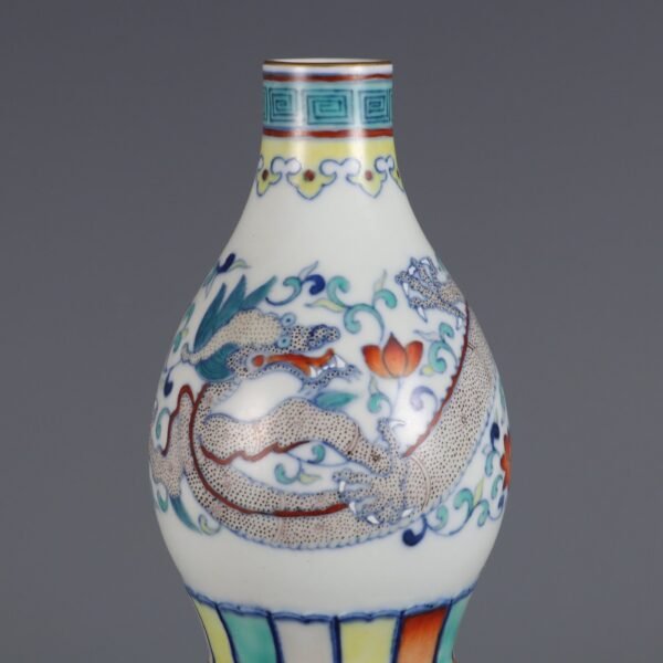 dragon gourd vase made in the Qianlong period of the Qing Dynasty - Image 4