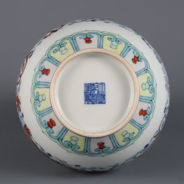 dragon gourd vase made in the Qianlong period of the Qing Dynasty - Image 6