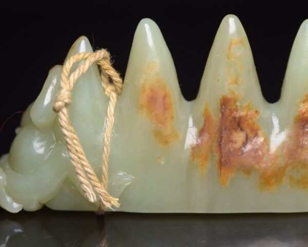Hetian jade pen holder - Image 4