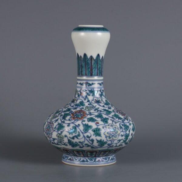 Doucai Lotus Pattern Garlic Vase Made in the Qianlong Period of the Qing Dynasty