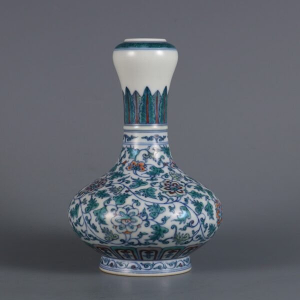 Doucai Lotus Pattern Garlic Vase Made in the Qianlong Period of the Qing Dynasty - Image 2