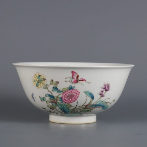 Qing Dynasty Qianlong period pastel figure and flower pattern palace bowl - Image 2
