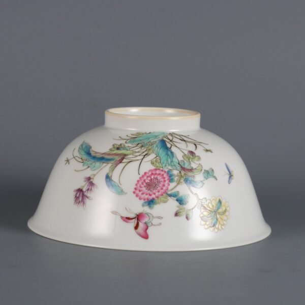 Qing Dynasty Qianlong period pastel figure and flower pattern palace bowl - Image 6