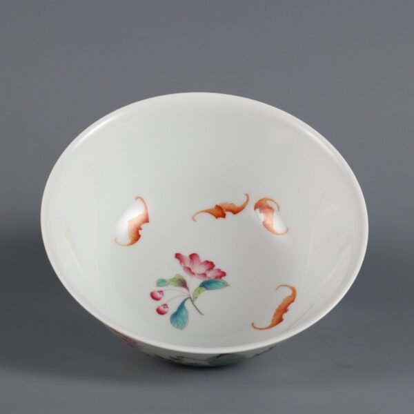 Qing Dynasty Qianlong period pastel figure and flower pattern palace bowl - Image 7