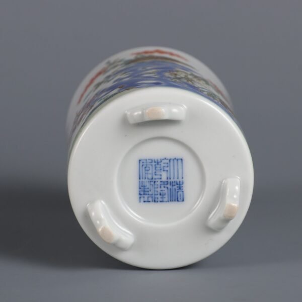 Qing Dynasty Qianlong period powder enamel three-legged pen holder - Image 8