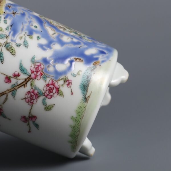 Qing Dynasty Qianlong period powder enamel three-legged pen holder - Image 7
