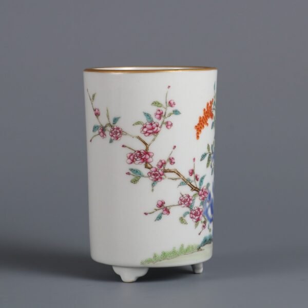 Qing Dynasty Qianlong period powder enamel three-legged pen holder - Image 2