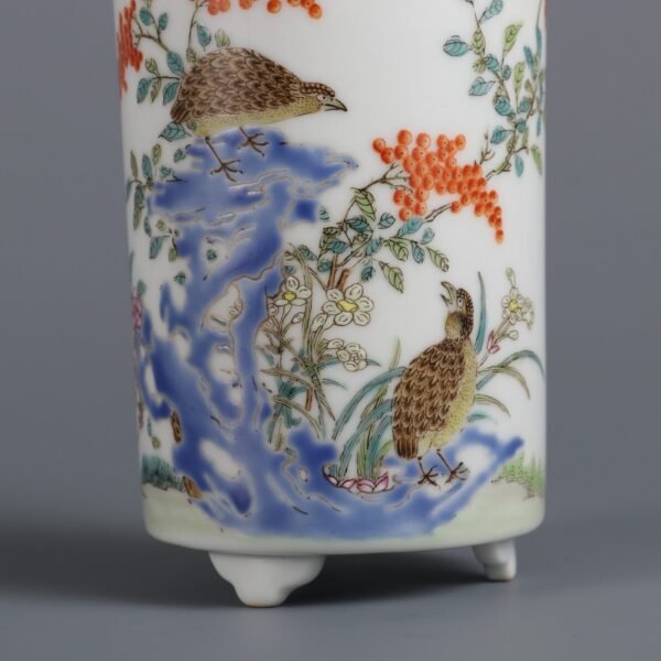 Qing Dynasty Qianlong period powder enamel three-legged pen holder - Image 4