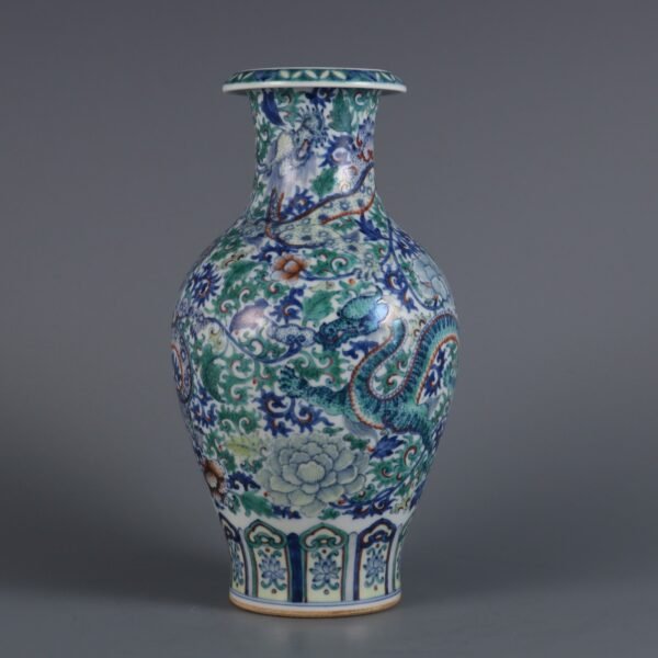 Doucai dragon with lotus vase made in the Qianlong period of the Qing Dynasty - Image 6