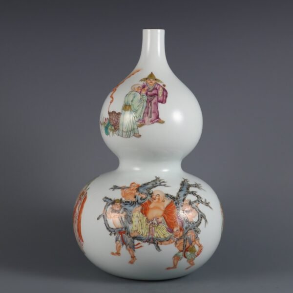 Qing Dynasty Yongzheng Period Famille Rose Eighteen Arhats Gourd Vase