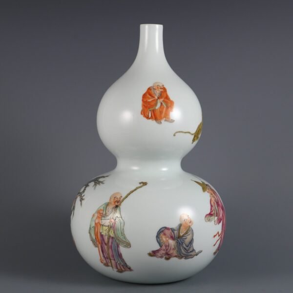 Qing Dynasty Yongzheng Period Famille Rose Eighteen Arhats Gourd Vase - Image 4