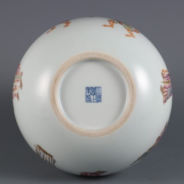 Qing Dynasty Yongzheng Period Famille Rose Eighteen Arhats Gourd Vase - Image 7