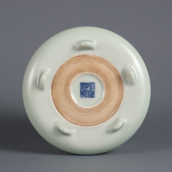 Qing Dynasty Qianlong period bean green glaze pot - Image 8