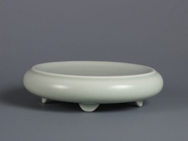 Qing Dynasty Qianlong period bean green glaze pot - Image 2