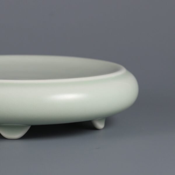 Qing Dynasty Qianlong period bean green glaze pot - Image 6