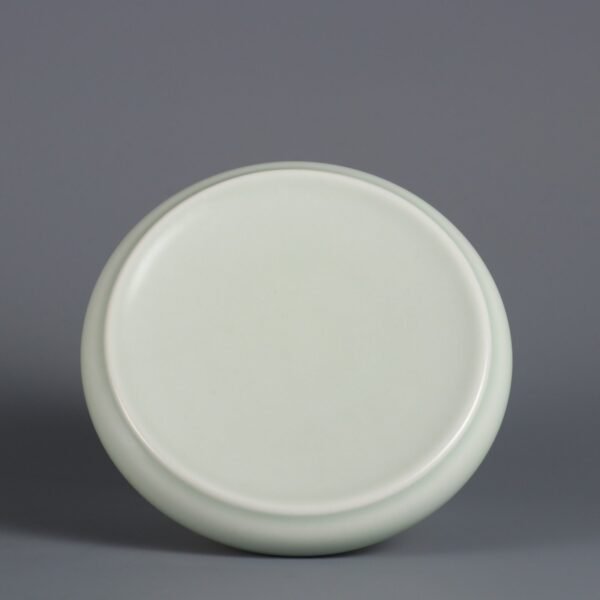 Qing Dynasty Qianlong period bean green glaze pot - Image 3