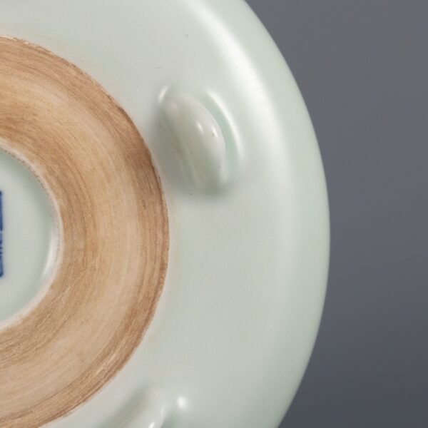 Qing Dynasty Qianlong period bean green glaze pot - Image 5
