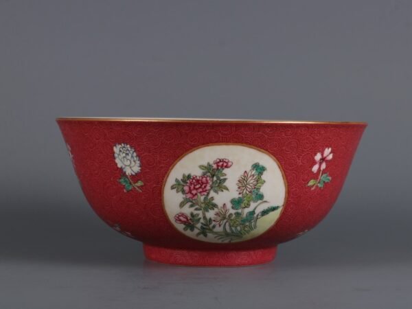Made in the Guangxu Period of the Qing Dynasty ground with flower-patterned bowl - Image 2