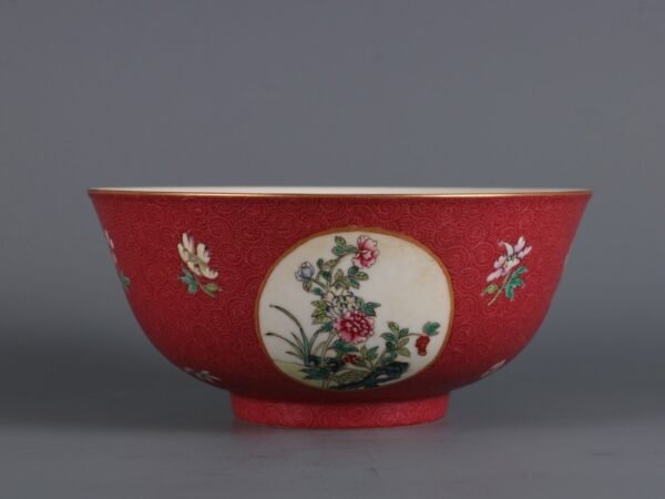 Made in the Guangxu Period of the Qing Dynasty ground with flower-patterned bowl
